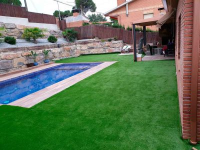 Instalación y mantenimiento de césped artificial decorativo para jardines y terrazas · Pavimentos recreativos Instalación y mantenimiento de césped artificial decorativo para jardines y terrazas · Pavimentos recreativos