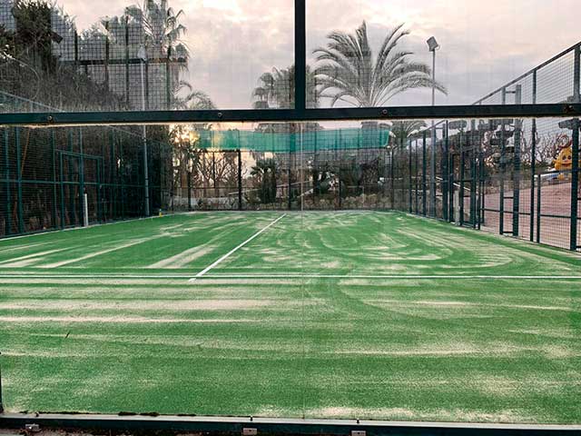 Instalación y mantenimiento de césped artificial para pistas de pádel Instalación y mantenimiento de césped artificial para pistas de pádel