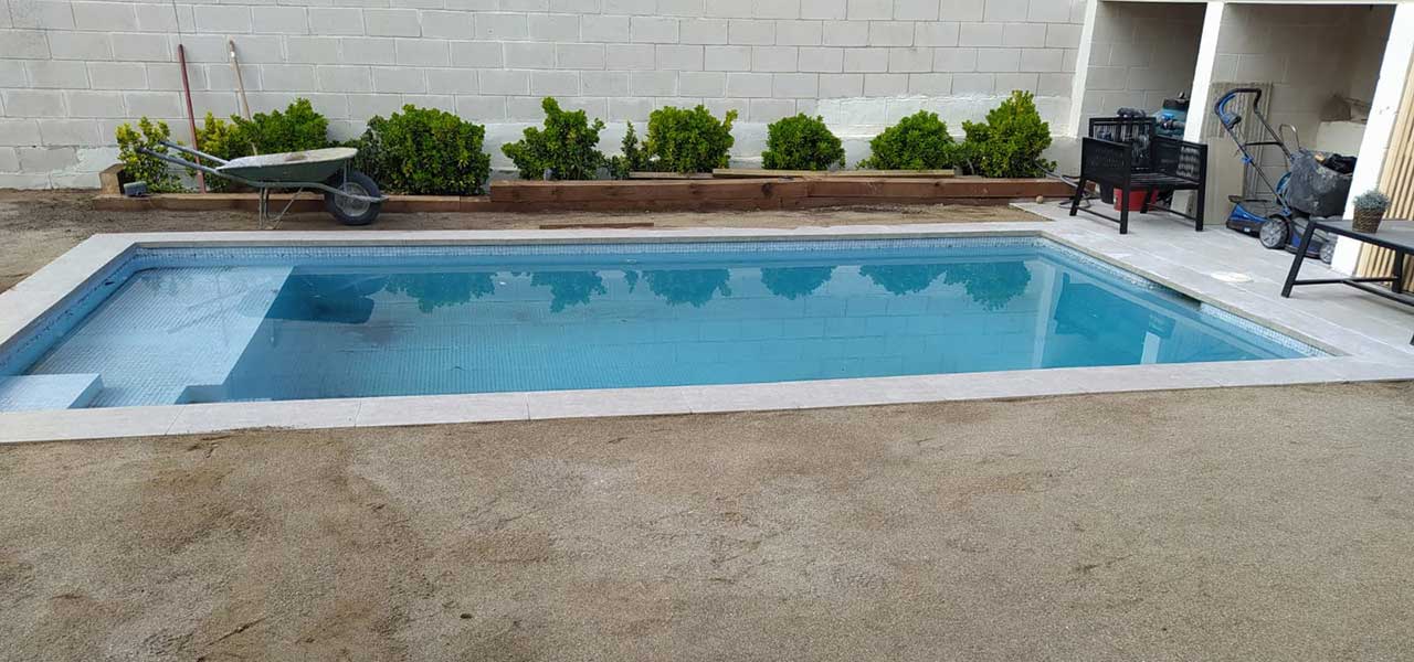 Instalación de césped artificial para jardines particulares · Pavimentos recreativos · Cespedland