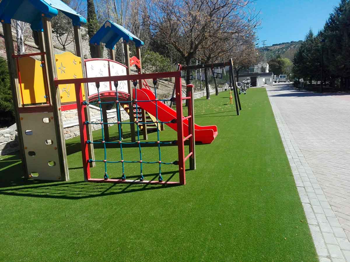 Instalación y mantenimiento de césped artificial decorativo para parques infantiles · Pavimentos recreativos Instalación y mantenimiento de césped artificial decorativo para parques infantiles · Pavimentos recreativos