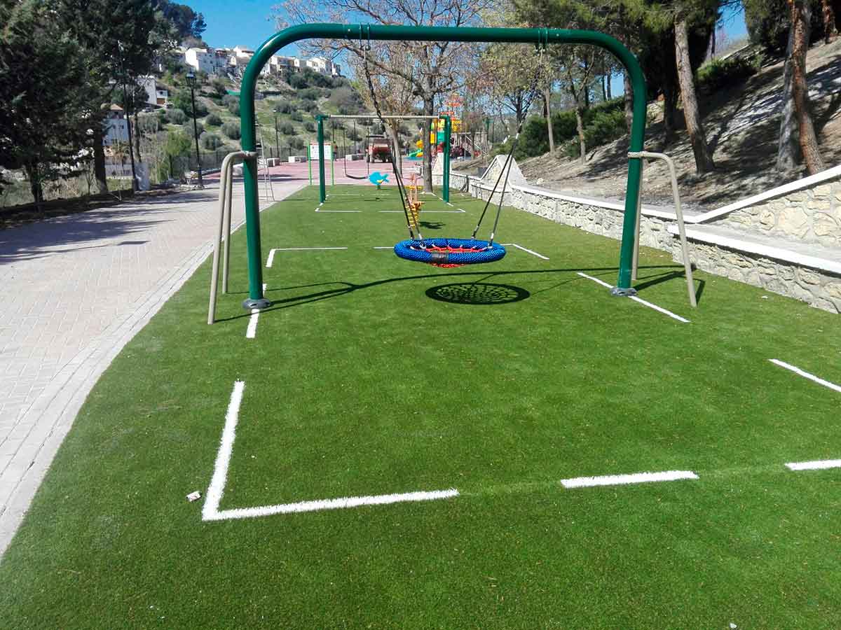 Instalación y mantenimiento de césped artificial decorativo para parques infantiles · Pavimentos recreativos Instalación y mantenimiento de césped artificial decorativo para parques infantiles · Pavimentos recreativos