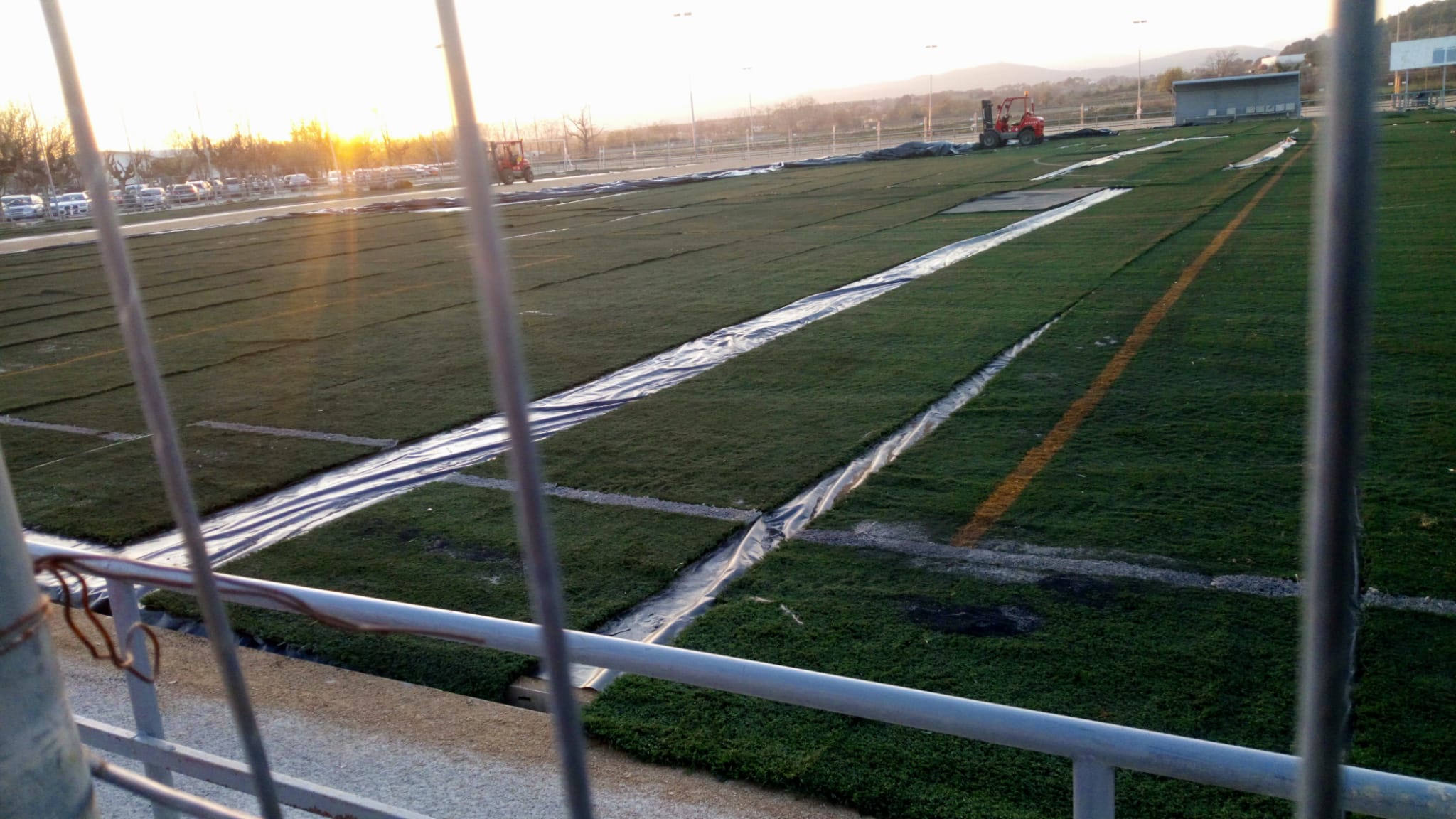 Instalación y mantenimiento de césped artificial para campos de futbol y deportes Instalación y mantenimiento de césped artificial para campos de futbol y deportes