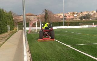 Instalación y mantenimiento de césped artificial para campos de futbol y deportes Instalación y mantenimiento de césped artificial para campos de futbol y deportes